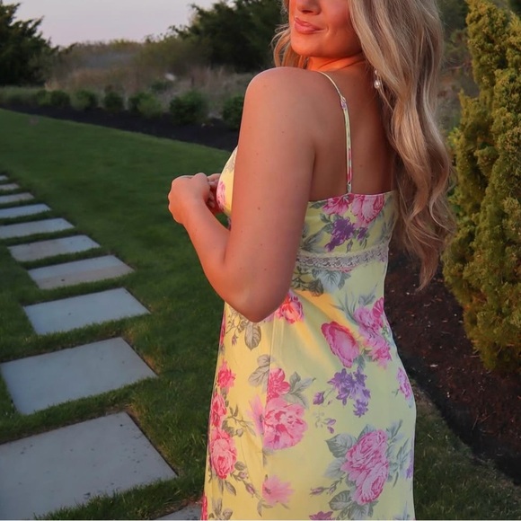 Wayf Floral Yellow midi  Dress NEW - Picture 3 of 16